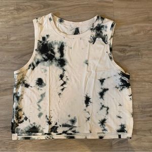 Lululemon train to be tank